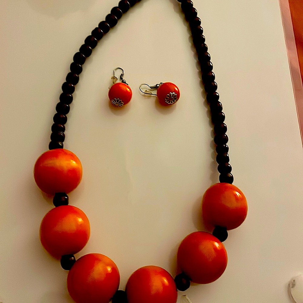 Orange and brown necklace set